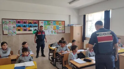 Saraykent Jandarma ekipleri, Çiçekli ve Sarayözü okullarında öğrencilere kene ısırması