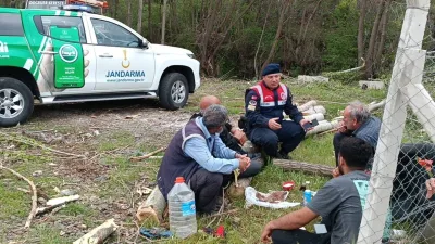 Vatandaşlara 5199 Sayılı Kanun kapsamında bilgilendirme yapan ekipler, kene ısırmalarına