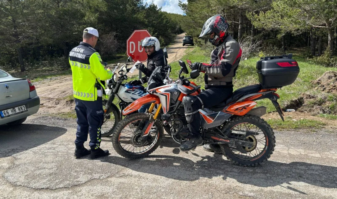 Trafik Haftası kapsamında Akdağmadeni’nde motosiklet sürücülerine yönelik eğitim veren Jandarma,