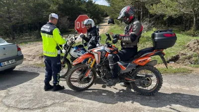 Trafik Haftası kapsamında Akdağmadeni’nde motosiklet sürücülerine yönelik eğitim veren Jandarma,