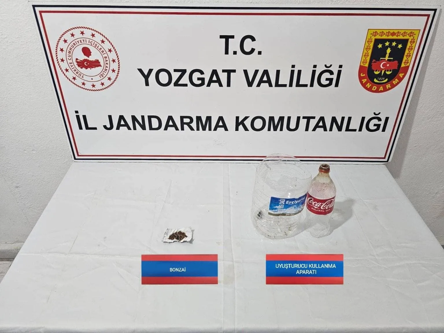 Yozgat’ın Sorgun ilçesinde jandarma ekiplerinin düzenlediği uyuşturucu operasyonunda 2,7 gram