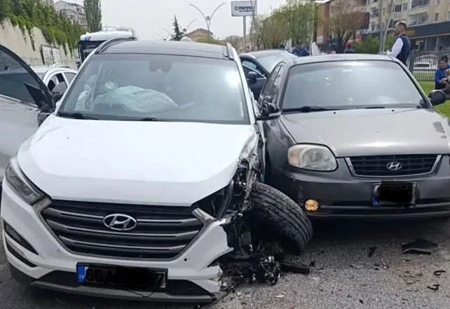 Yozgat’ta zincirleme trafik kazası: 6 araç birbirine çarptı, bir kişi