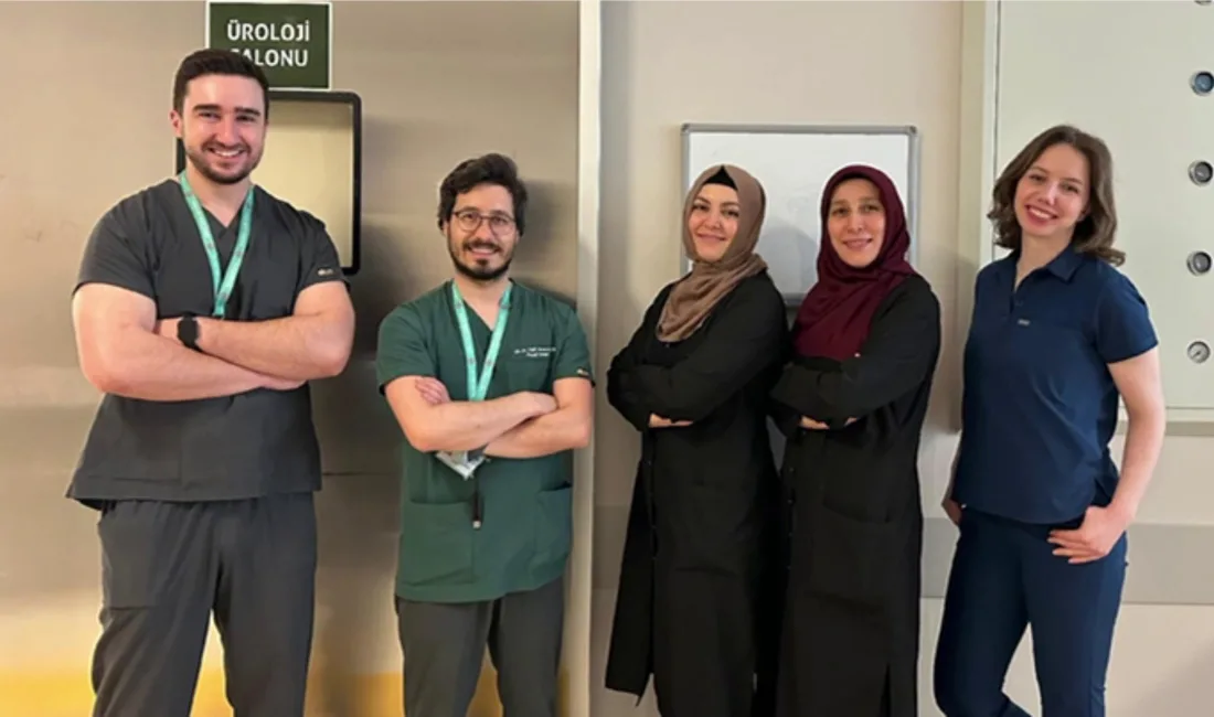 Yozgat Şehir Hastanesi Üroloji Kliniği, 2,5 cm'lik böbrek taşını sadece