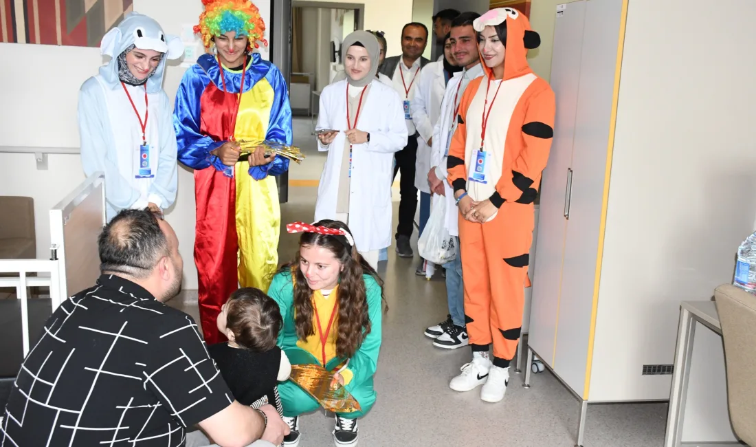 YOBÜ Çocuk Gelişimciler Topluluğu öğrencileri, Yozgat Şehir Hastanesi’ndeki minik hastalara