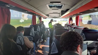 Yolcu taşıyan araçlara yönelik trafik denetimi yapıldı. Emniyet kemeri, hız