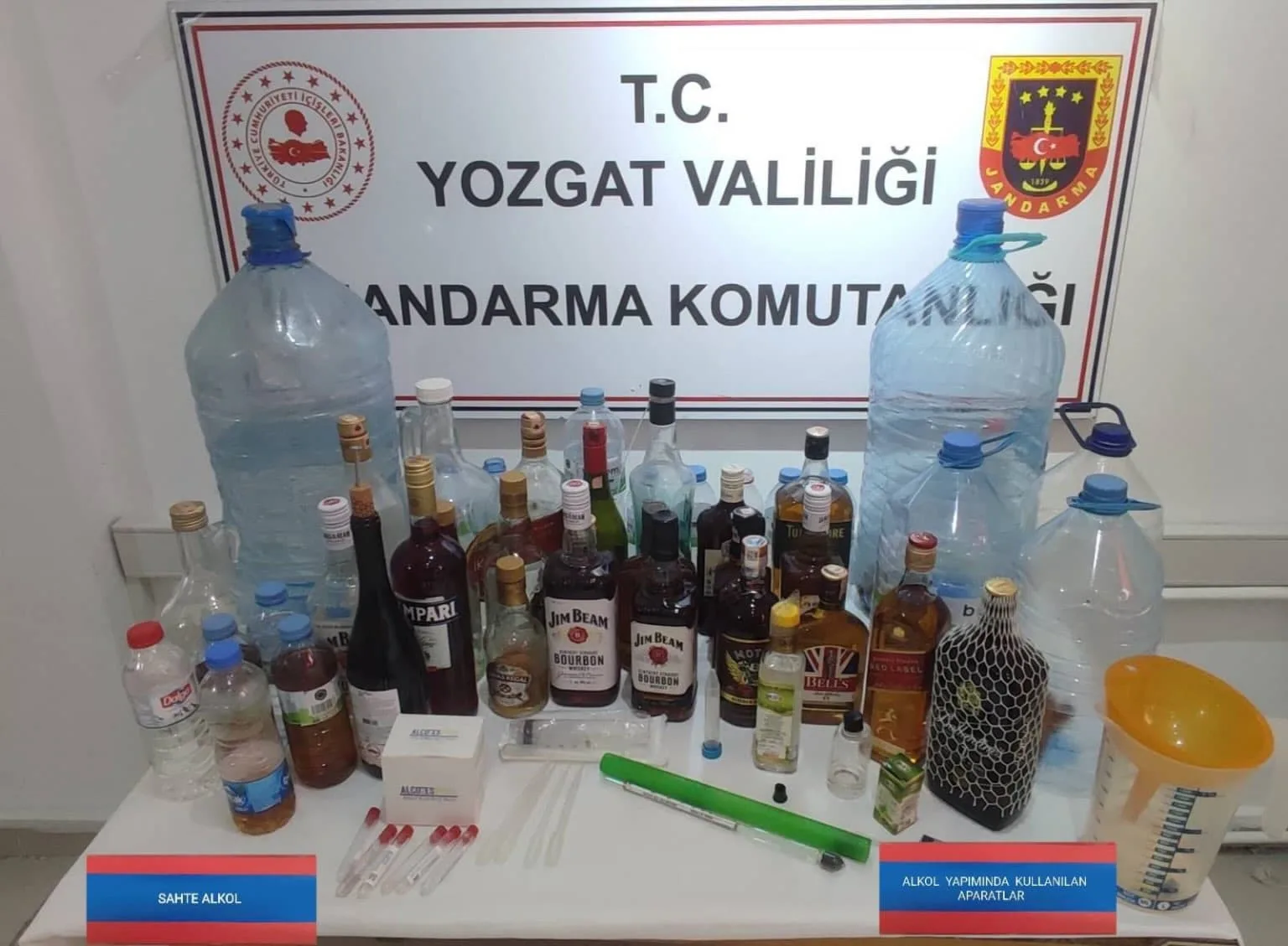 Yozgat’ın Şefaatli ilçesinde sahte alkol üretimi yaptığı belirlenen iki şahsın