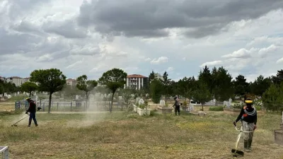 Boğazlıyan Belediyesi, bayram öncesi mezarlıkta temizlik ve düzenleme çalışmalarını titizlikle