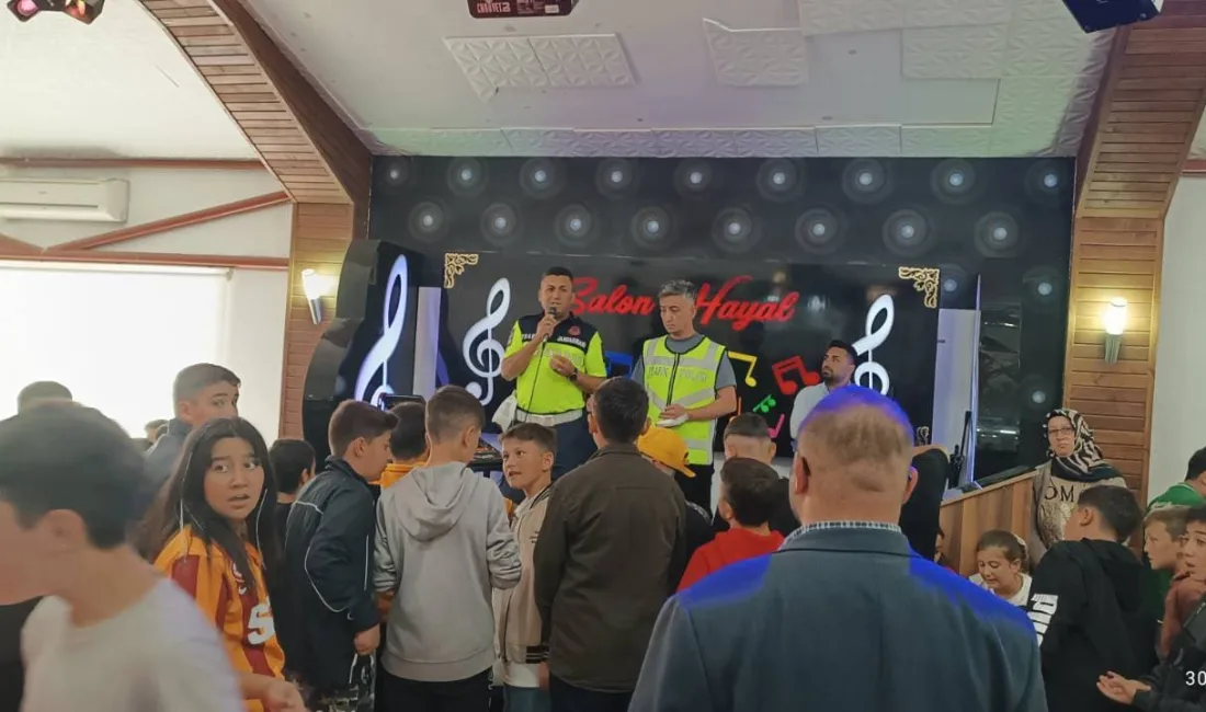 Boğazlıyan’da düzenlenen Motofest kapsamında çocuklara trafik eğitimi verildi. Jandarma ekipleri,