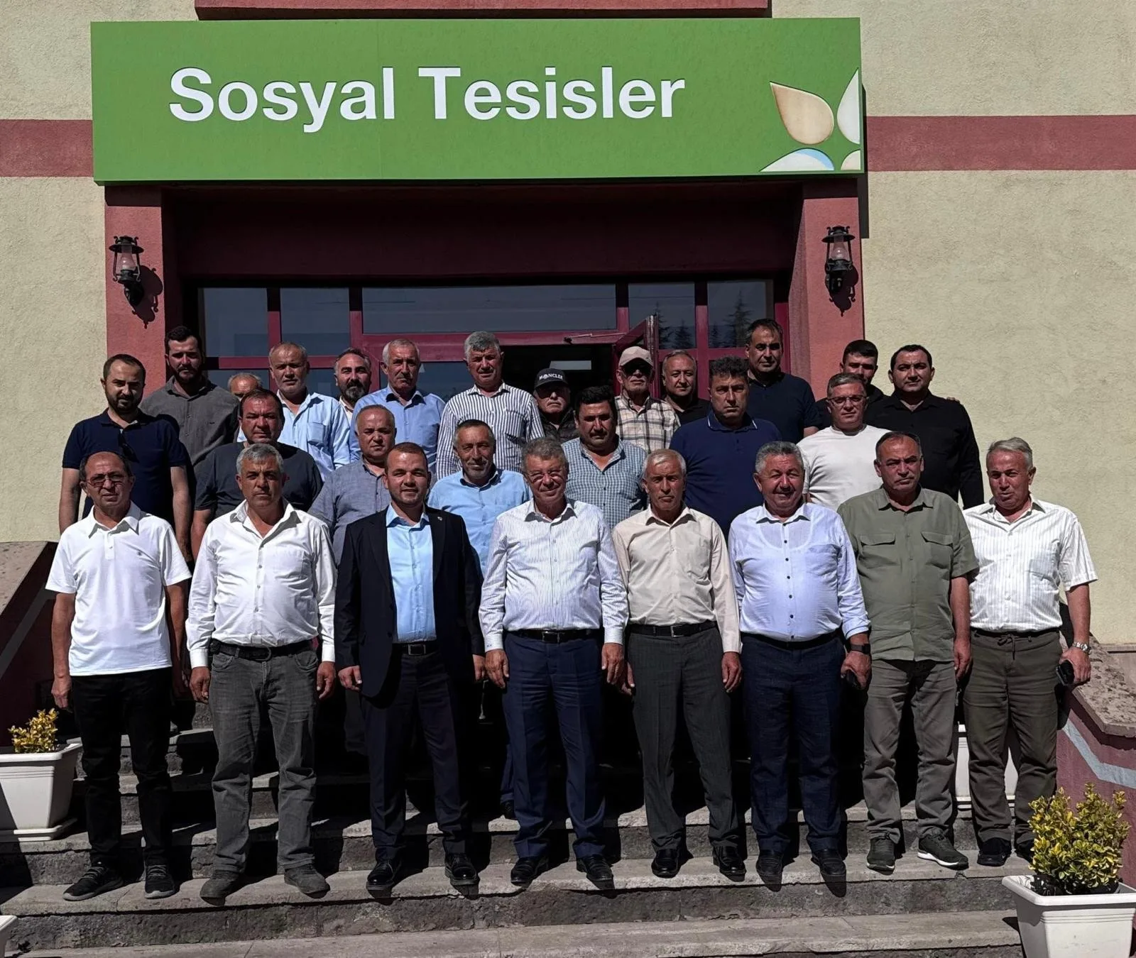 Yenipazar Belediye Başkanı Mustafa Özer, meclis üyeleri ve mahalle muhtarlarıyla