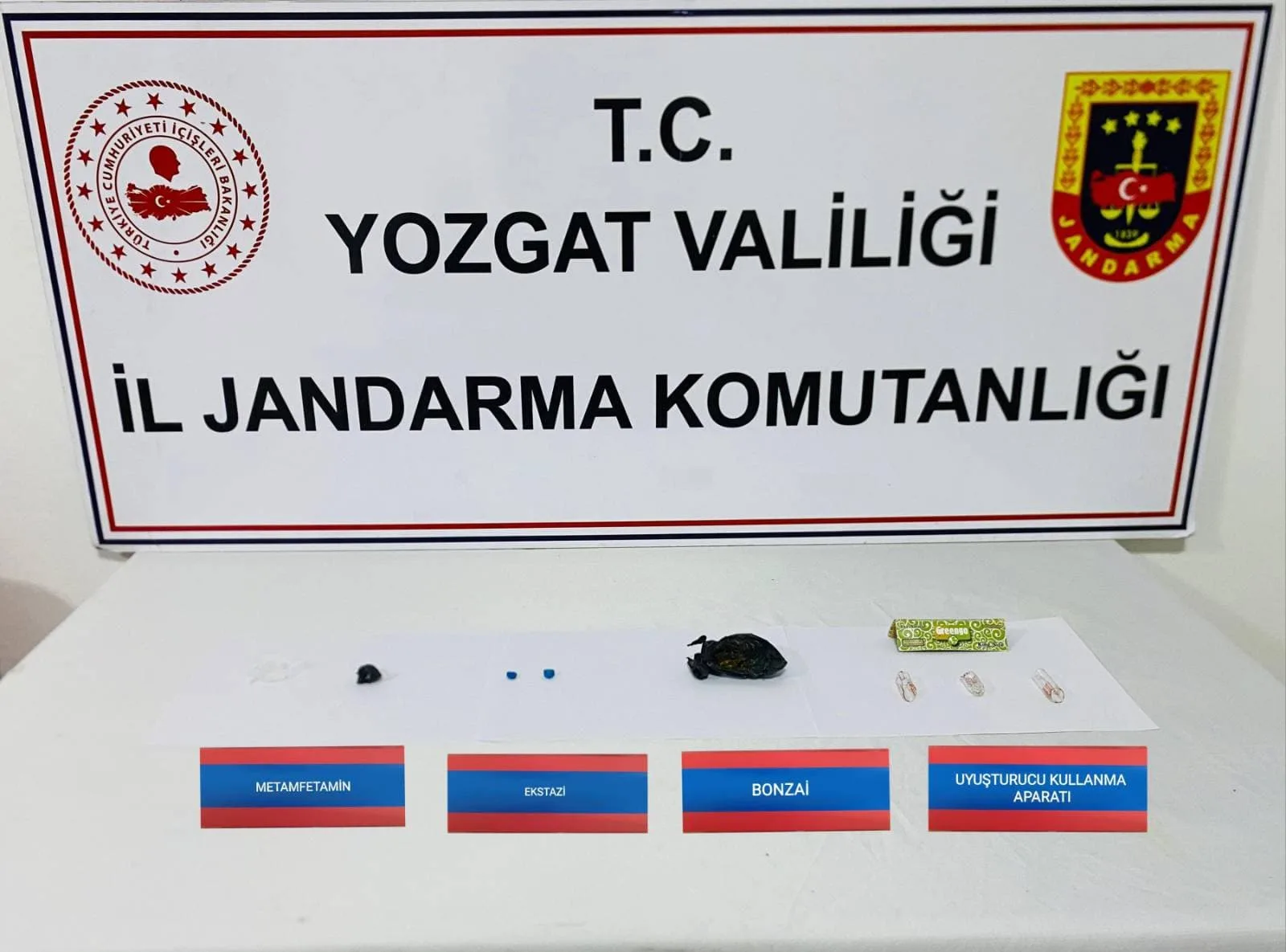 Yozgat’ta jandarma ekiplerinin düzenlediği operasyonda, yaya olarak ilerleyen bir şüphelinin