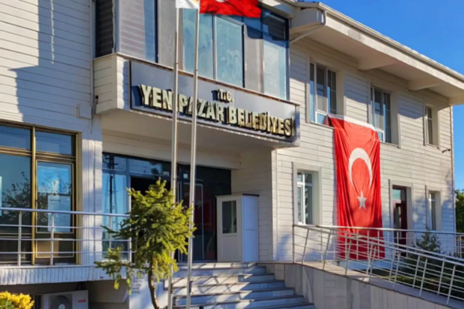 Yenipazar Belediye Başkanı Mustafa Özer, nüfusu 2.000'in altındaki beldelerin kapanmasını