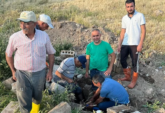 Boğazlıyan Başhoroz Köyü Muhtarı Mustafa Çakmak, yaz aylarında su tasarrufu