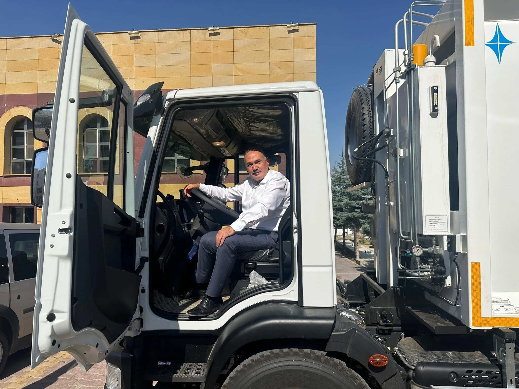 Boğazlıyan Belediyesi araç filosuna yeni bir çöp toplama aracı ekledi.