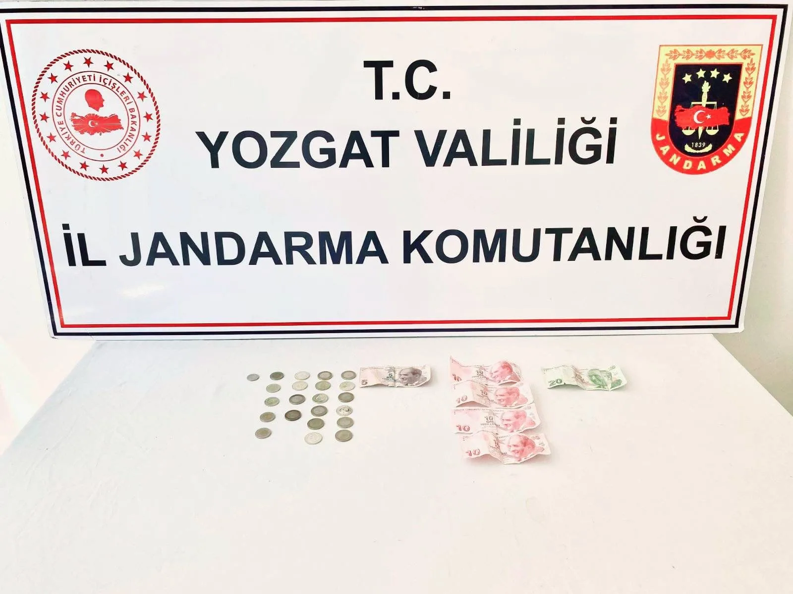 Yozgat’ta yol kenarında araçları durdurarak dilencilik yapan 62 yaşındaki şahsa