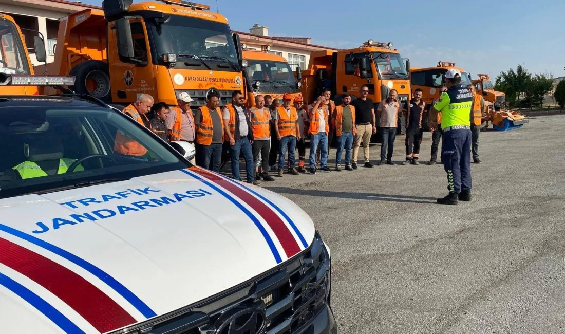 Yozgat Jandarma ekipleri, karayolu personeline yönelik trafik güvenliği semineri düzenleyerek