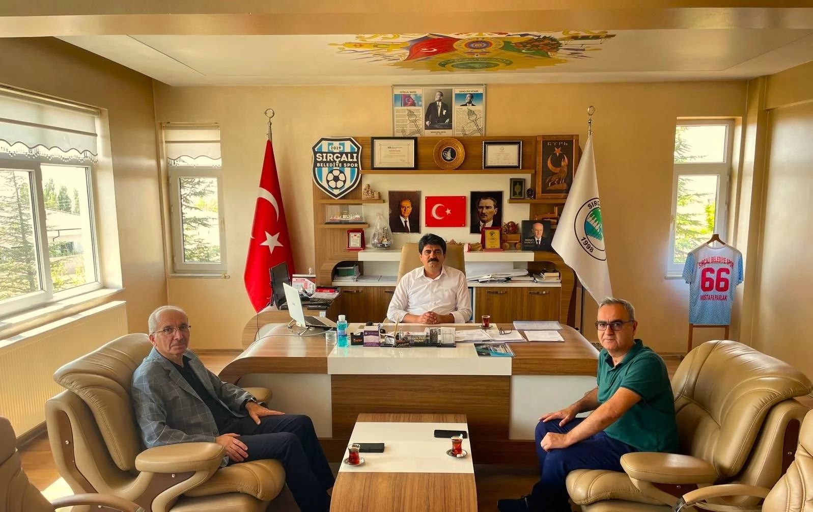 Sırçalı Belediye Başkanı Mustafa Parlak, Yozgat Belediye Başkanı Dr. Kazım