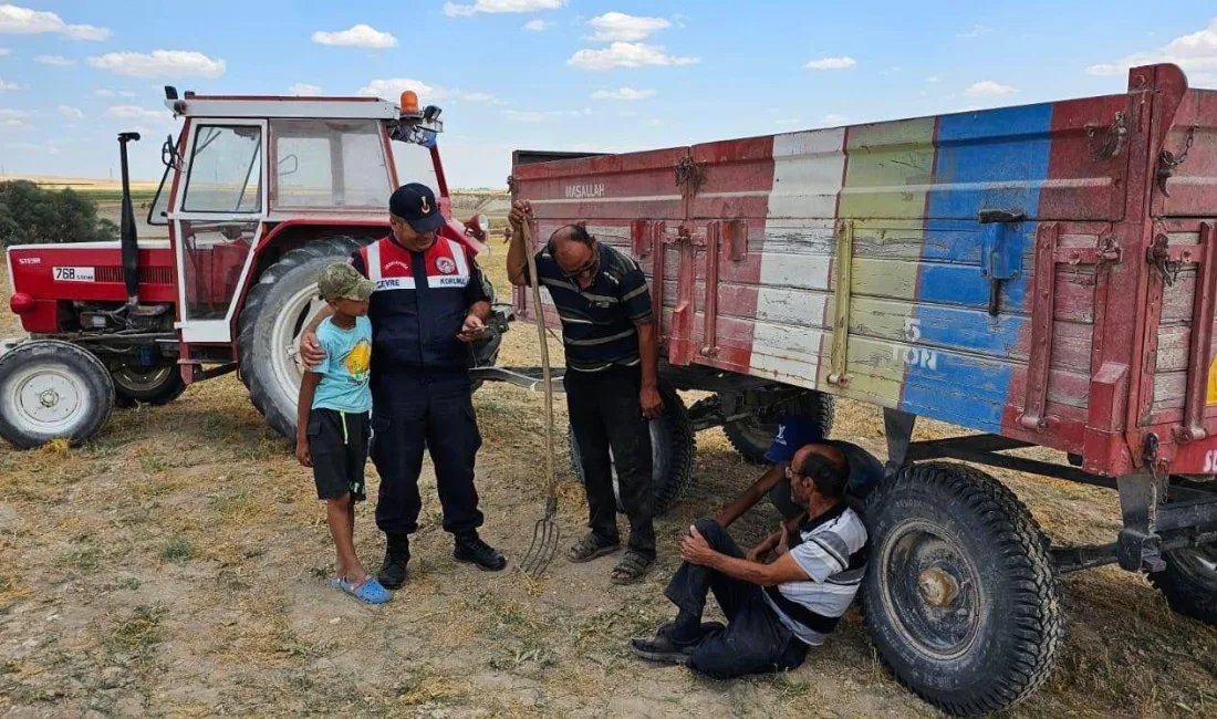 Yozgat İl Jandarma Komutanlığı'na bağlı HAYDİ Timi, Sarıkaya'da tarım işçilerini