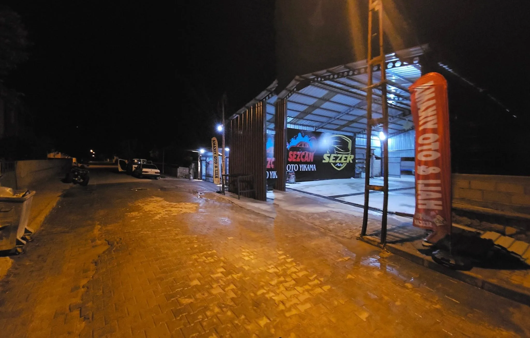 Sezer Auto ailesi, yeni açılan Sezcan Halı ve Oto Yıkama