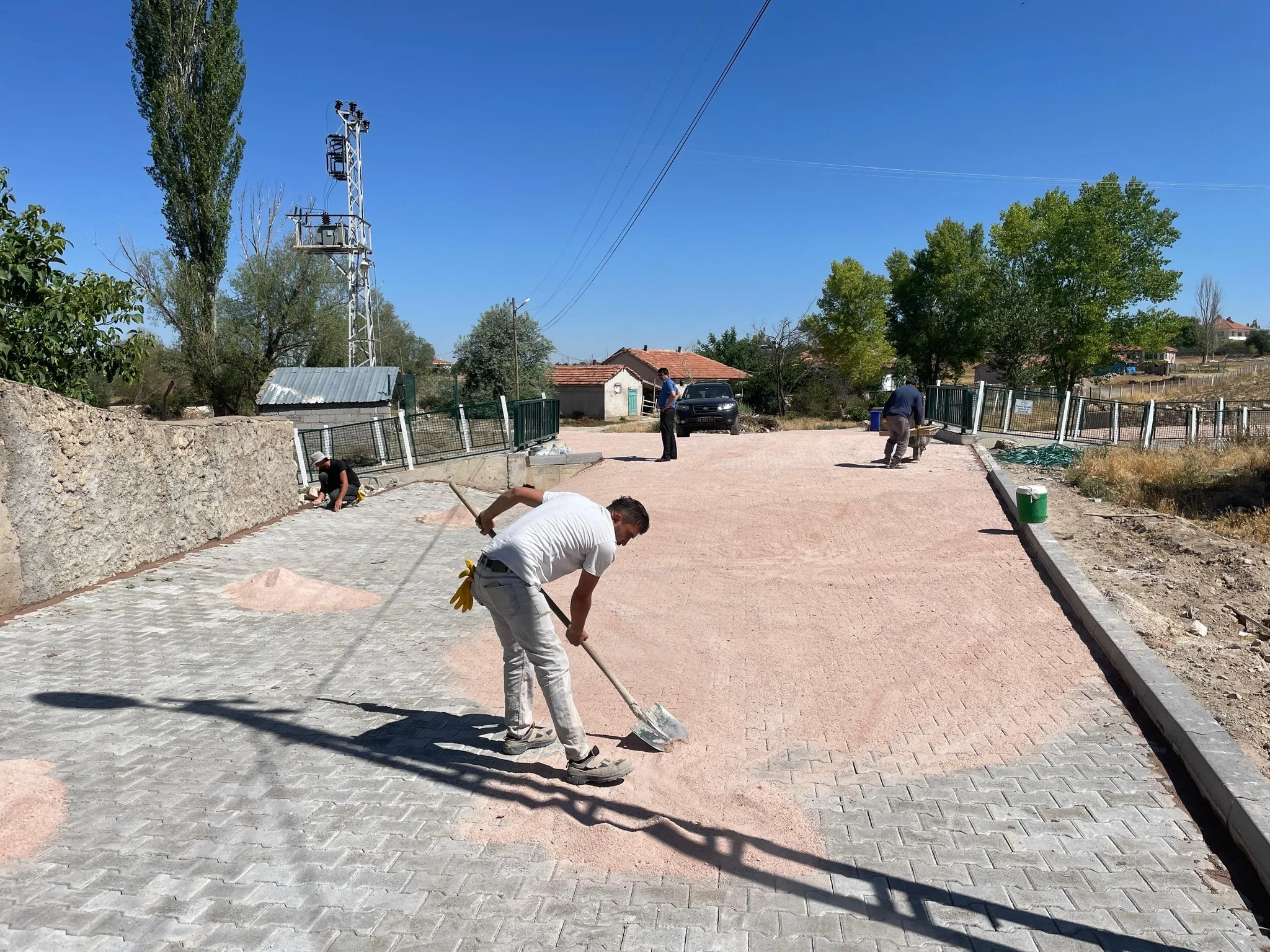 Sırçalı Belediyesi, ana cadde ve ara sokaklardaki bozuk yollar ile