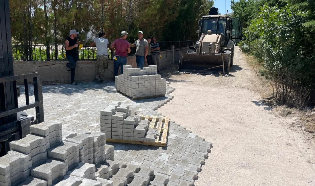 Sırçalı Kasabası’nda kilitli parke taş olmayan ara yollarda yol yapım