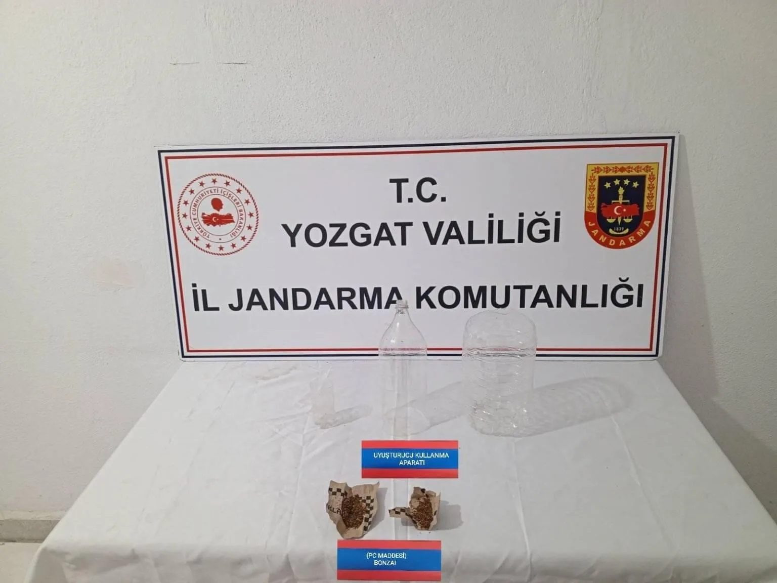 Yozgat’ta jandarma ekiplerinin gerçekleştirdiği uyuşturucu operasyonunda 9,65 gram bonzai ve