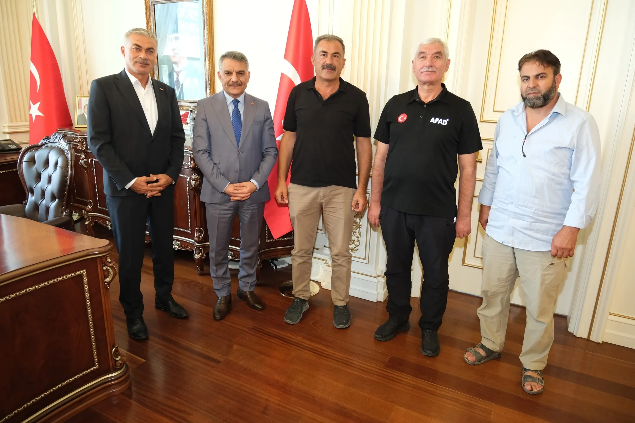 Ovakent Belediye Başkanı Tuncay Erdoğan, AFAD İl Müdürü Abdulkadir Karakoç