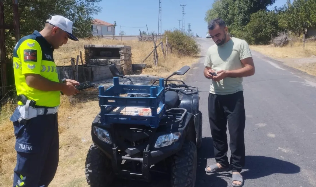 Yozgat'ın Çayıralan ilçesinde Jandarma ekipleri, köy yollarında ATV ve motosiklet
