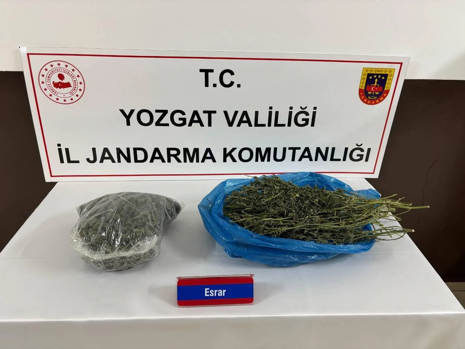 Sarıkaya’dan Boğazlıyan’a uyuşturucu taşıyan şüpheli, aracı ve evinde yapılan aramalarda