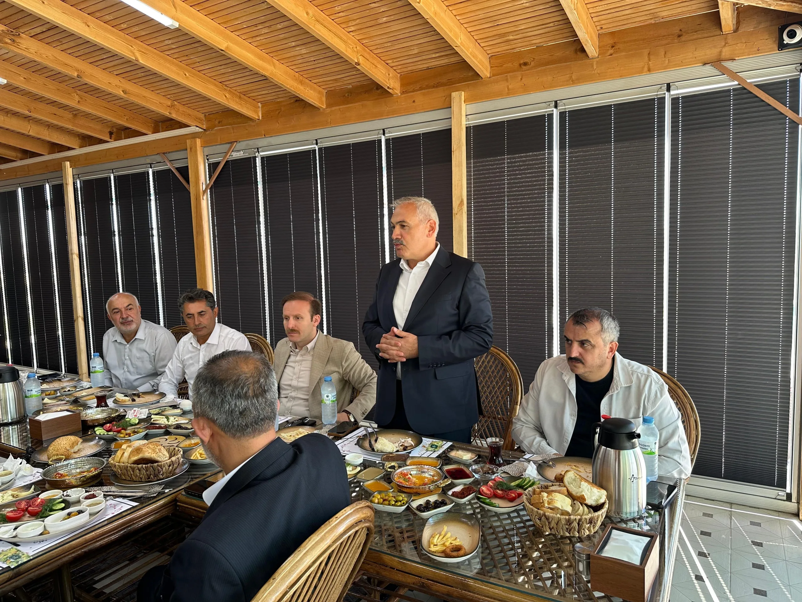 Boğazlıyan Belediyesi tarafından Ali İhsan Kadıoğlu Parkı'na kazandırılan modern kahvaltı