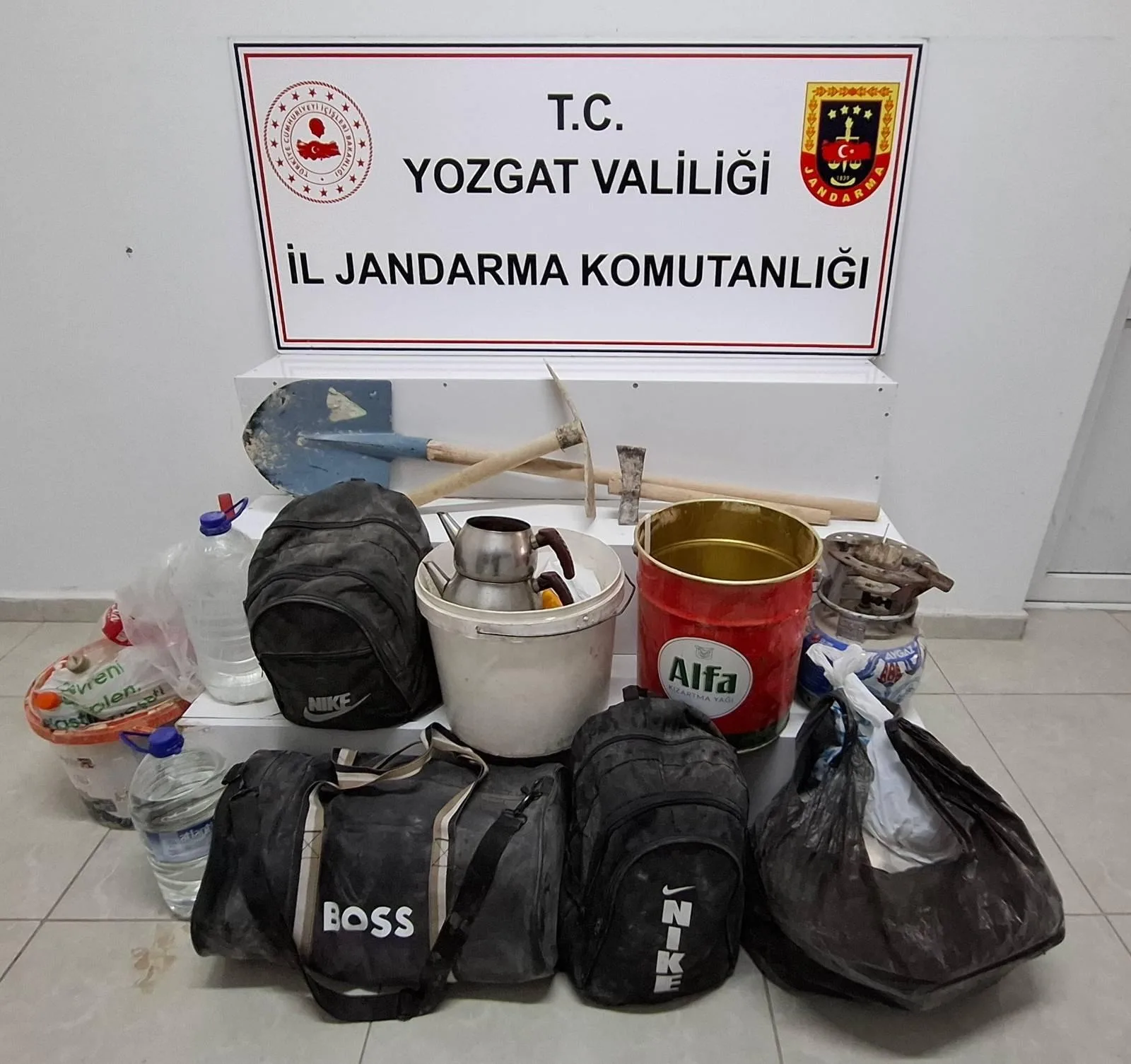 Yozgat’ta jandarmanın fotokapan sistemi sayesinde 4 şüpheli, kaçak kazı yaparken