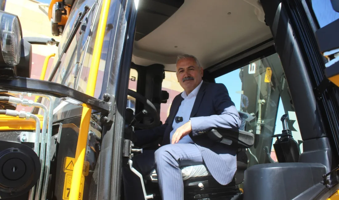 Boğazlıyan Belediye Başkanı Gökhan Coşar, belediyeye kazandırılan yeni kepçe ve