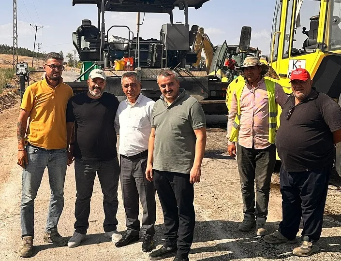 Oğulcuk Köyü muhtarı Kemal Yalçın, köy yollarının asfaltlanmasında emeği geçenlere