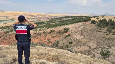Orman yangınlarına karşı tedbir amacıyla sahaya inen jandarma, hem kontroller