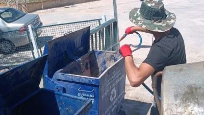 Sırçalı Belediyesi, çöp konteynırlarında sinek ve böceklerin ürememesi için kapsamlı