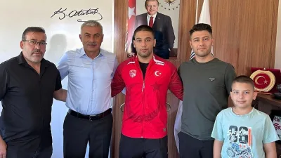 U17 Dünya Güreş Şampiyonası'nda bronz madalya kazanan Ovakentli Ahmet Enes