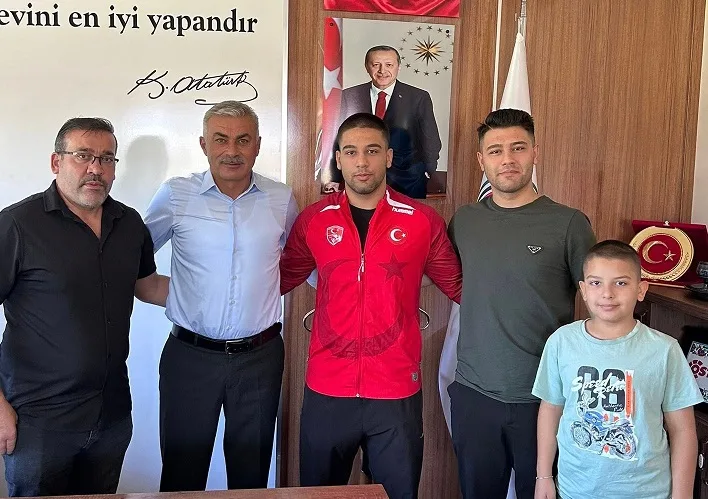 U17 Dünya Güreş Şampiyonası'nda bronz madalya kazanan Ovakentli Ahmet Enes