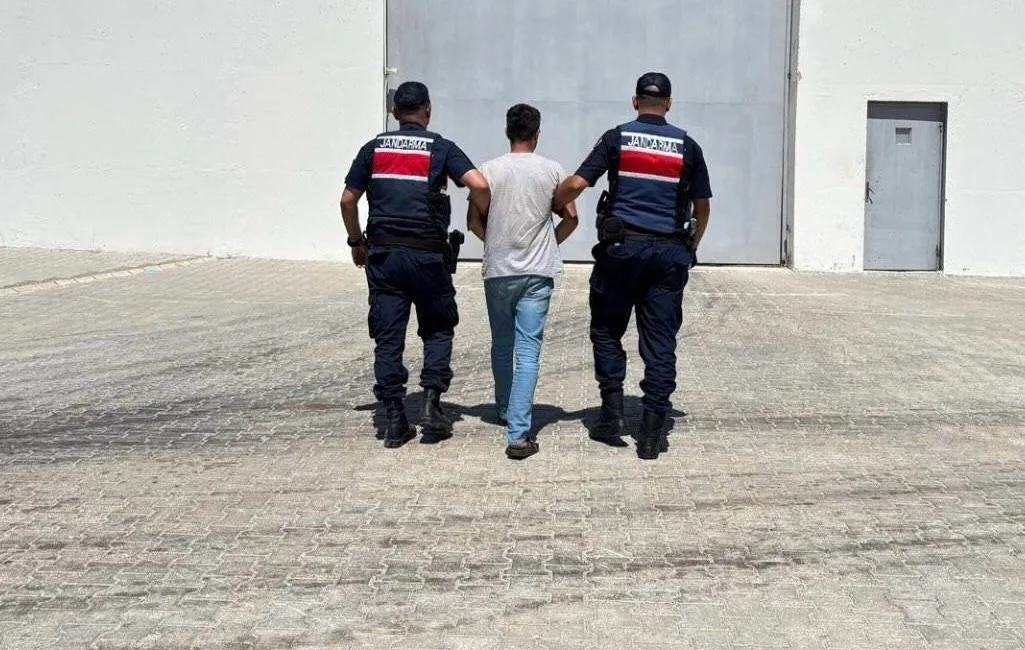 Yozgat’ın Yerköy ilçesinde "hırsızlık" suçundan aranan U.E.C. isimli şahıs, jandarma