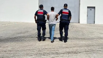 Yozgat’ın Yerköy ilçesinde "hırsızlık" suçundan aranan U.E.C. isimli şahıs, jandarma