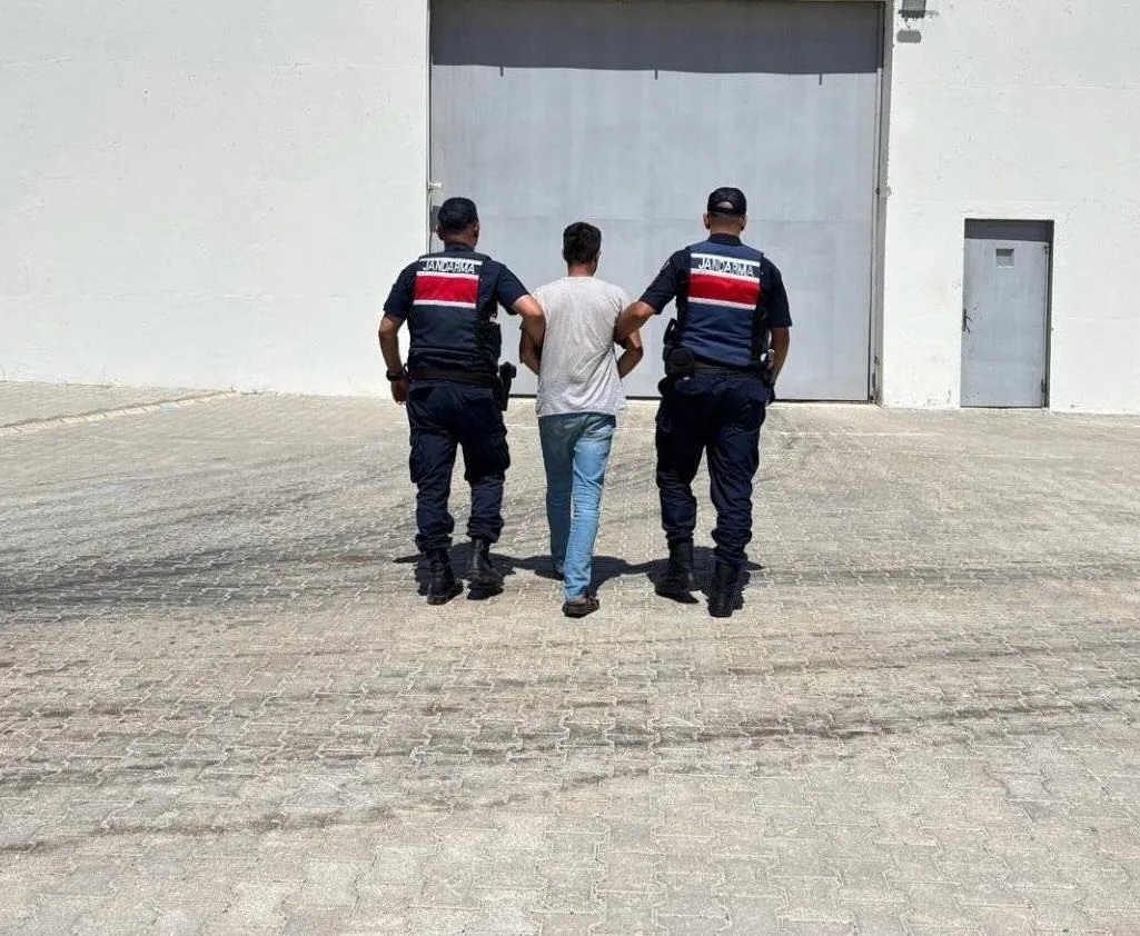 Yozgat’ın Yerköy ilçesinde "hırsızlık" suçundan aranan U.E.C. isimli şahıs, jandarma