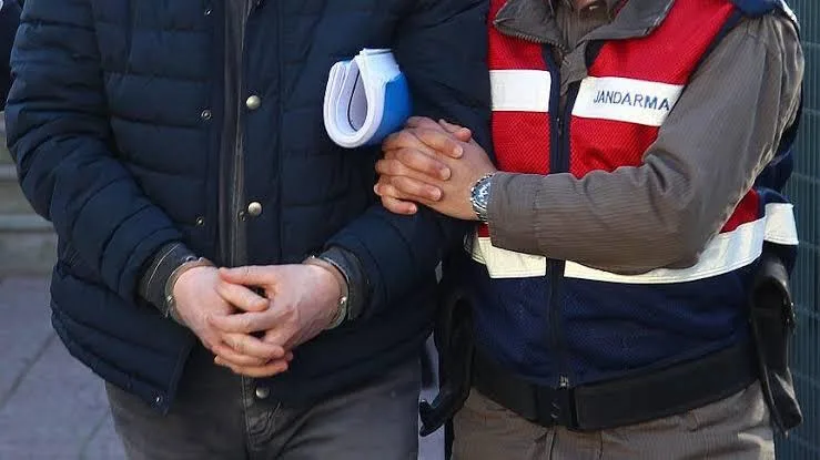 Dolandırıcılıktan uyuşturucuya, hırsızlıktan yangın çıkarmaya kadar birçok suçtan aranan şahıslar