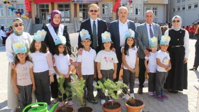 Boğazlıyan’da 2025-2026 eğitim-öğretim yılı, düzenlenen törenle başladı. Programa protokol üyeleri,