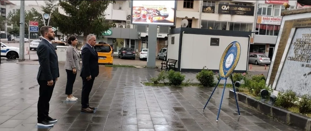 Boğazlıyan’da 2025-2026 eğitim öğretim yılı, Cumhuriyet Meydanı’nda düzenlenen törenle başladı.