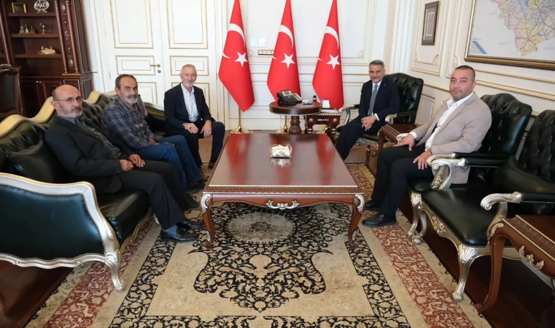 Boğazlıyan Karayolu Yük Taşıma Kooperatifi Başkanı Yasin Ersoy ve üyeleri,