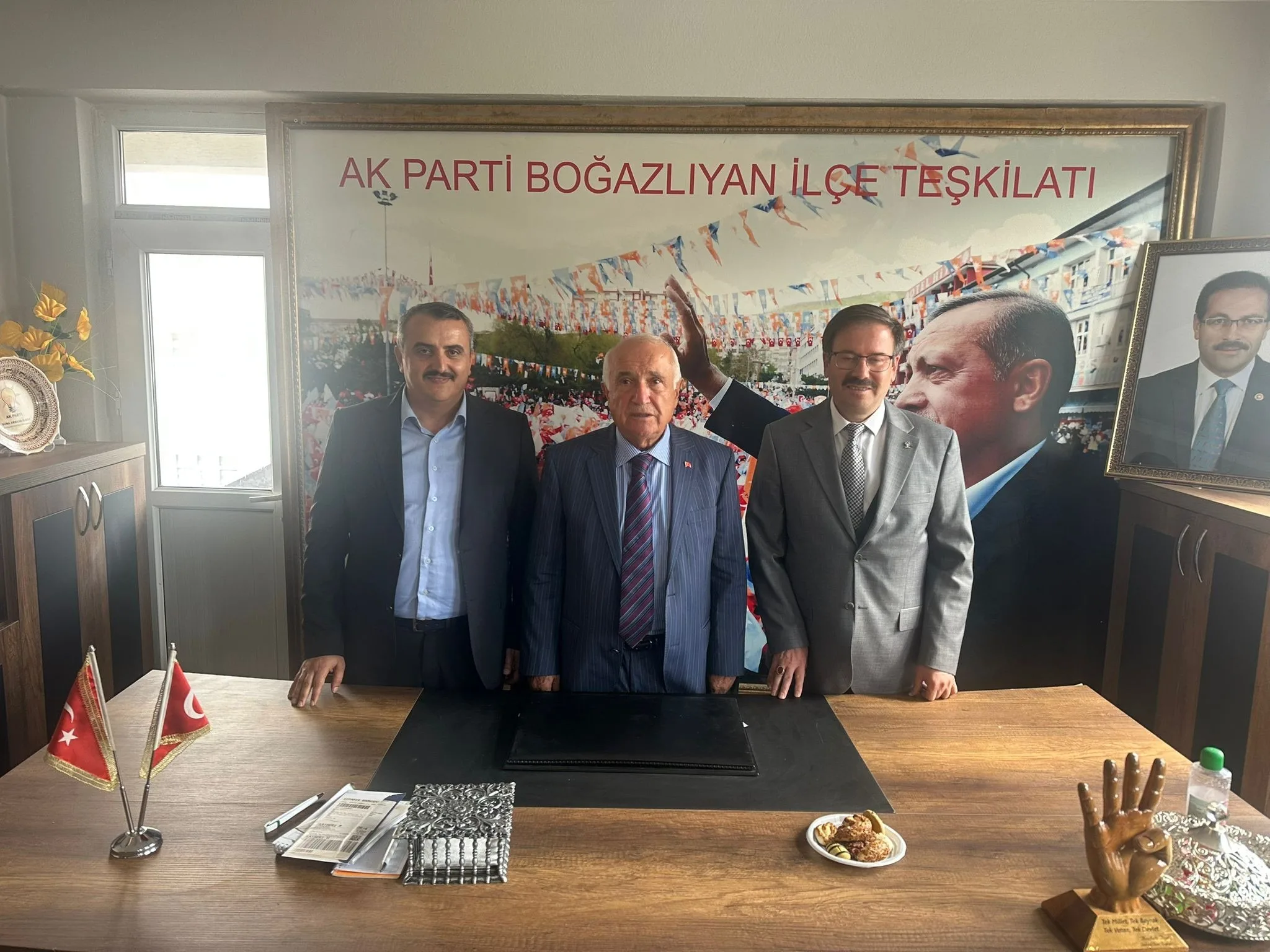 Eski Adalet Bakanı Cemil Çiçek, Milli Eğitim Bakan Yardımcısı M.