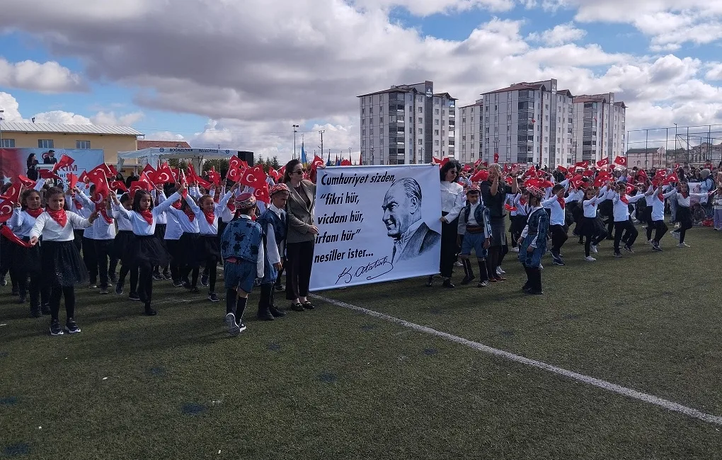 Cumhuriyet’in 102. Yılı Gururla Kutlandı Boğazlıyan’da 29 Ekim Cumhuriyet Bayramı, büyük bir coşku ve katılımla
