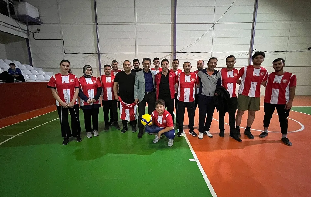 Boğazlıyan’da Voleybol Turnuvası Başladı Boğazlıyan Kaymakamlığı tarafından düzenlenen kurumlar arası voleybol turnuvası, çekişmeli maçlarla