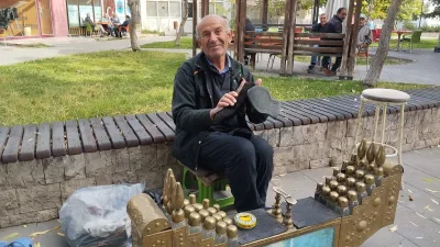 Boğazlıyan Cumhuriyet Meydanı’nda 19 yıldır ayakkabı boyacılığı yapan Erol Şahin,
