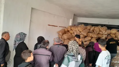 İHH Yozgat Şubesi, hayırseverlerin desteğiyle hazırlanan kışlık gıda paketlerini ihtiyaç