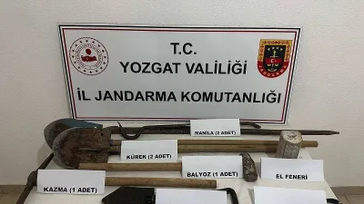 Kadışehri İlçe Jandarma Komutanlığı ekipleri, izinsiz define arayan baba-oğulu suçüstü