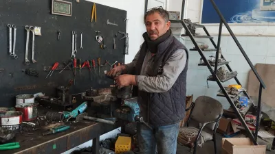 Boğazlıyan’da 35 yıldır oto elektrik hizmeti veren Musa Koç, hem